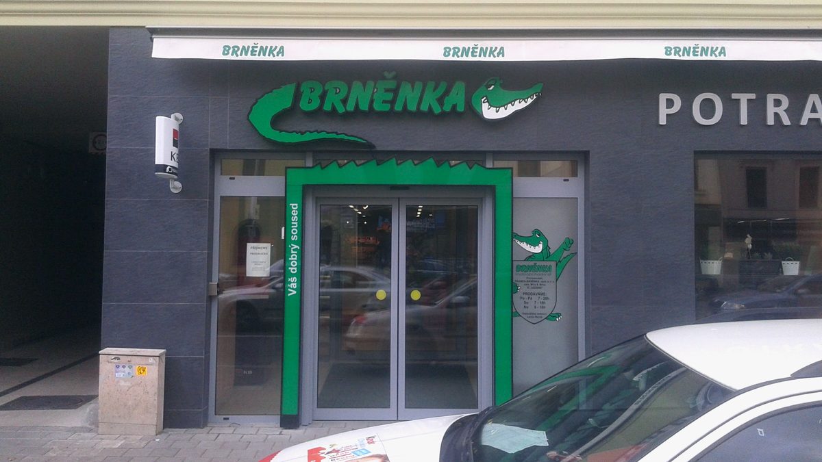 Brněnka, Výlohy a značení provozoven