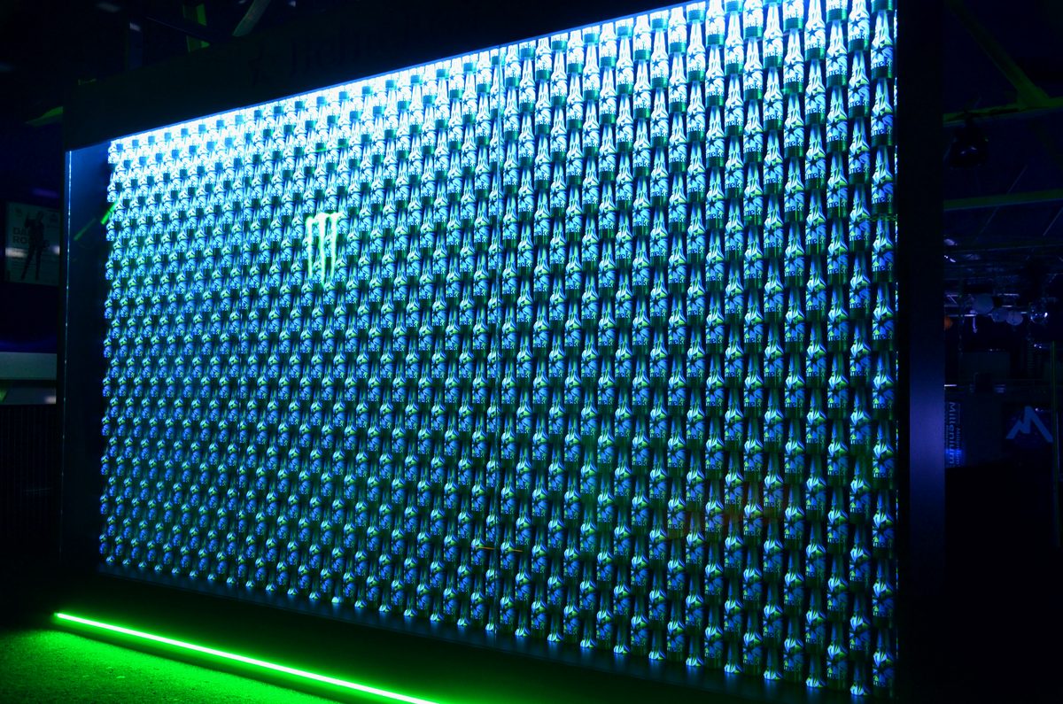 Heineken, Světelná stěna z lahví a vybavení provozoven