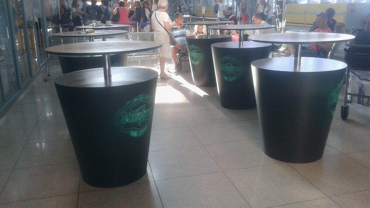 Letiště Brno, Gravírovaný podsvícený znak