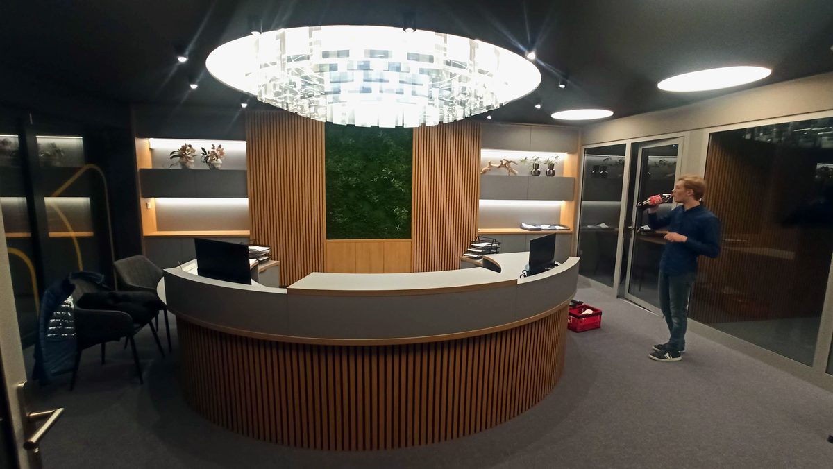 NetConnect, Designový lustr do recepce