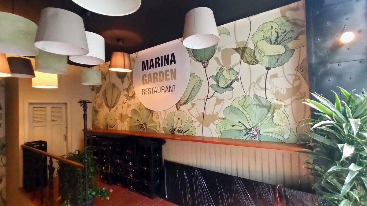 Marina Garden, Botanická stěna v restauraci